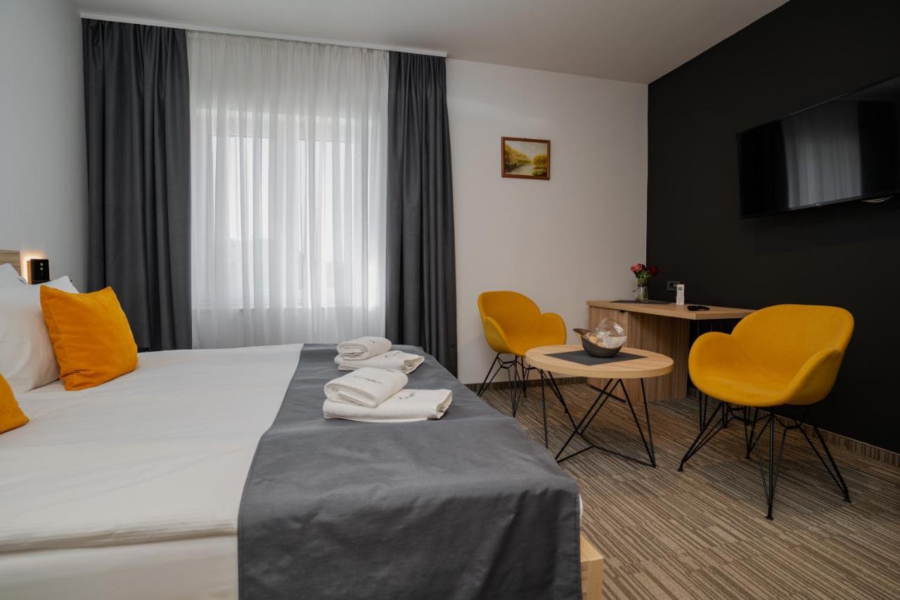 Maestro - Rooms & Restaurant Vukovar Eksteriør bilde