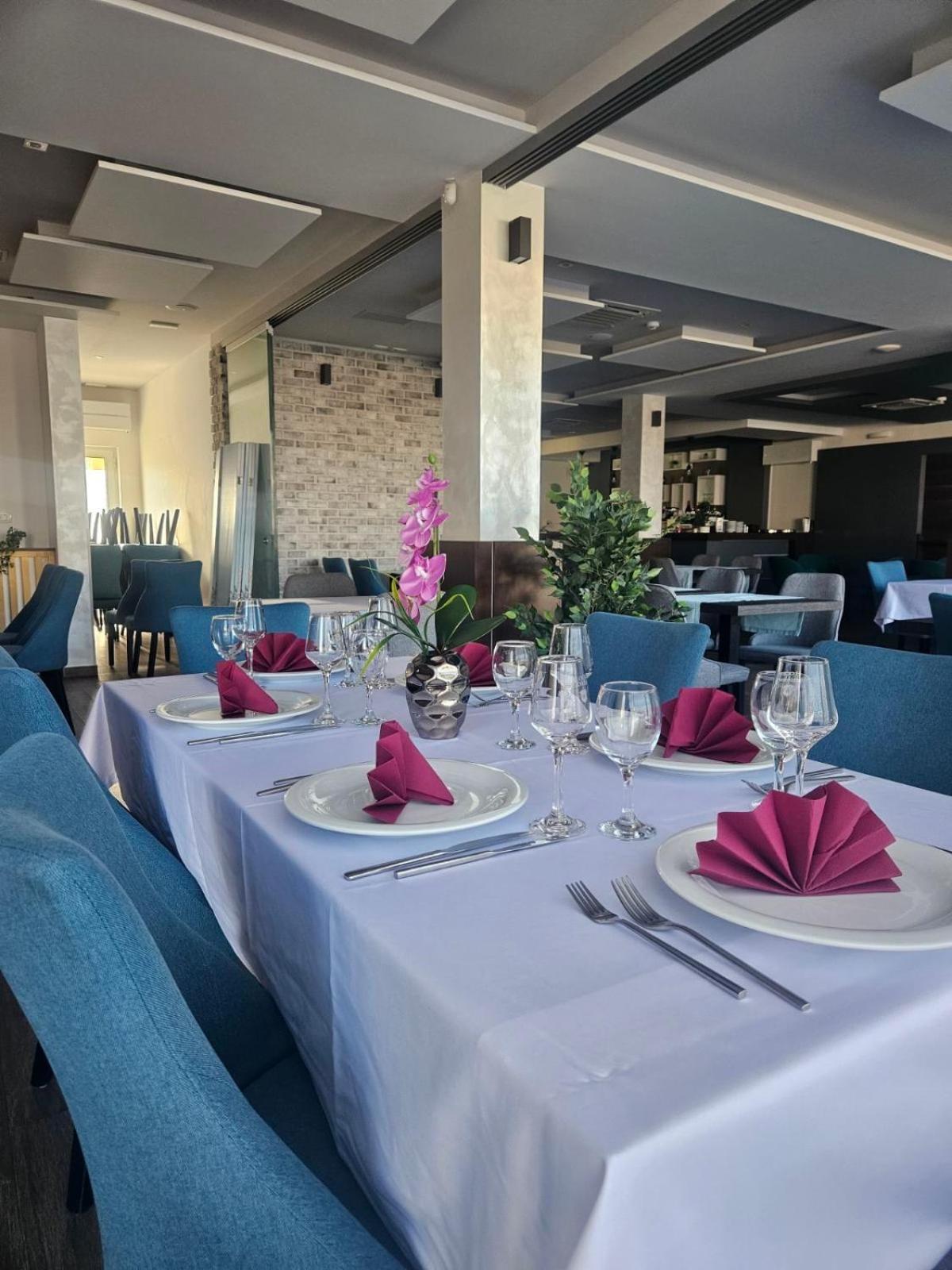 Maestro - Rooms & Restaurant Vukovar Eksteriør bilde